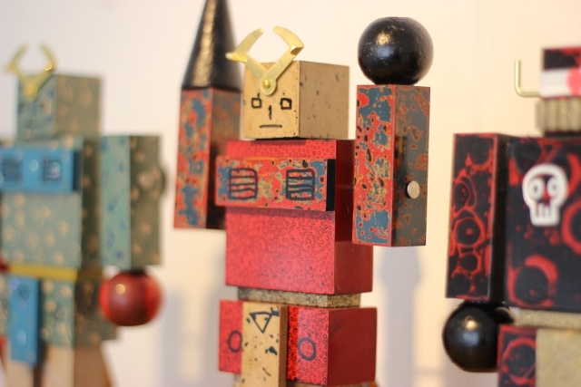 「コレジャナイロボ」と津軽塗がコラボ！