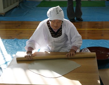 「すまし」でいただく焼き畑農法のお蕎麦 ～八戸市南郷区 山 の楽校～