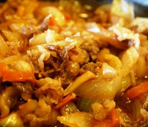 十和田湖和牛を使った十和田バラ焼き「牛楽館」