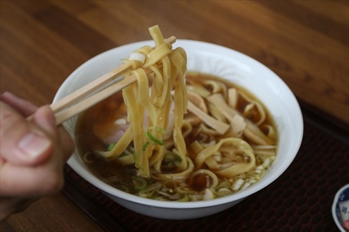 五所川原で見つけた幅広すぎる手打ち麺 そば処義平