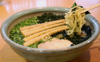 「太宰らうめん」は文学のお出汁です。