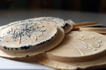 うすい！軽い！おいしい！三戸せんべい