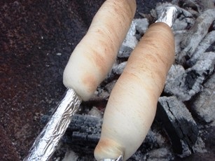 青森のイベントといえば「棒パンづくり」ですよねぇ。