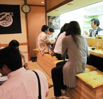 雄艇で仙人の食事を味わう