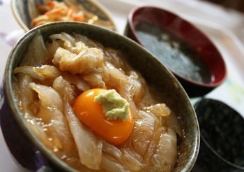 みなと食堂の平目漬丼