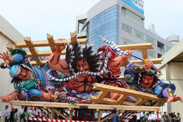 ねぶた制作の総仕上げ～台上げ