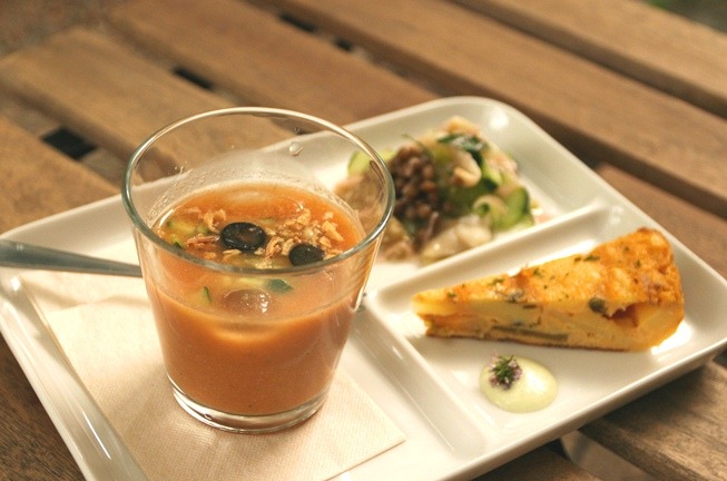 癒しの空間　薬研温泉カフェｋａｄａｒ