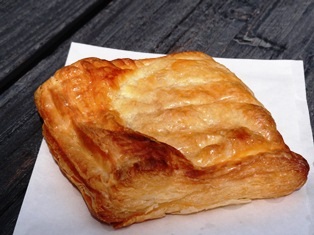 手作りアップルパイとねぶた鑑賞で秋を満喫