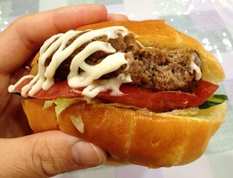 倉石牛サンド&七戸バーガーでパワーチャージ!