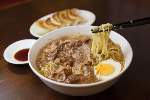 完ツユ必至の「カルビ冷麺」