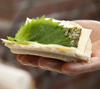 もちせんべいサンド　元沢せんべい店