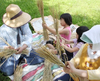 かや人形で子孫繁栄