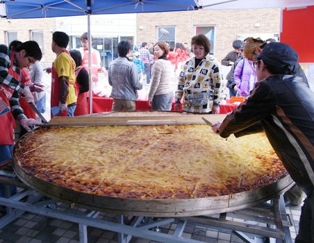 りんごの街弘前から「ジャンボアップルパイ」登場♪