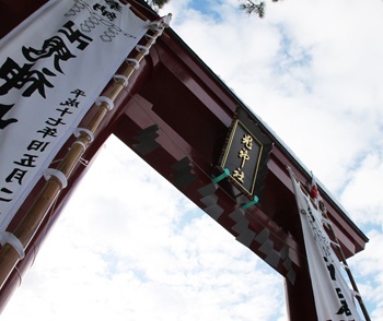 鬼神社の裸参りで五穀豊穣、家内安全