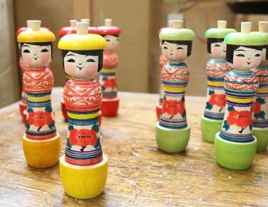 津軽系こけしで「メリーこけしマス！」