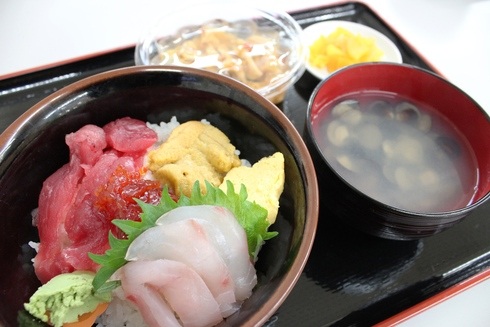 超ワイルドな「やってまれ丼」だぜ～