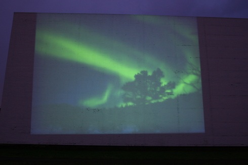 県美にオーロラ出現？