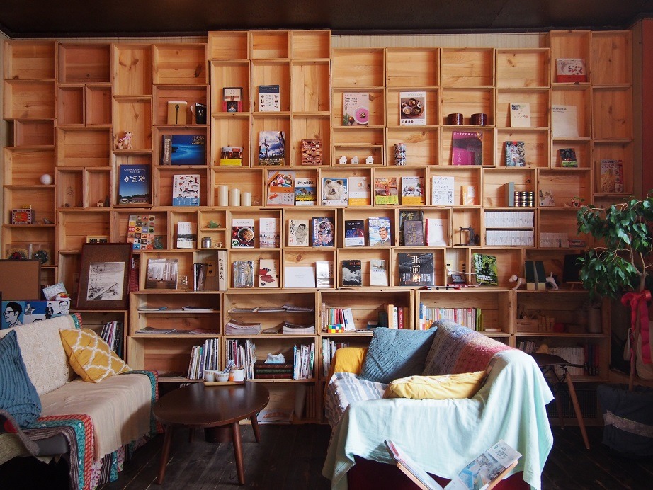 "shimofuroカフェ"で温泉とコーヒーと読書の秋