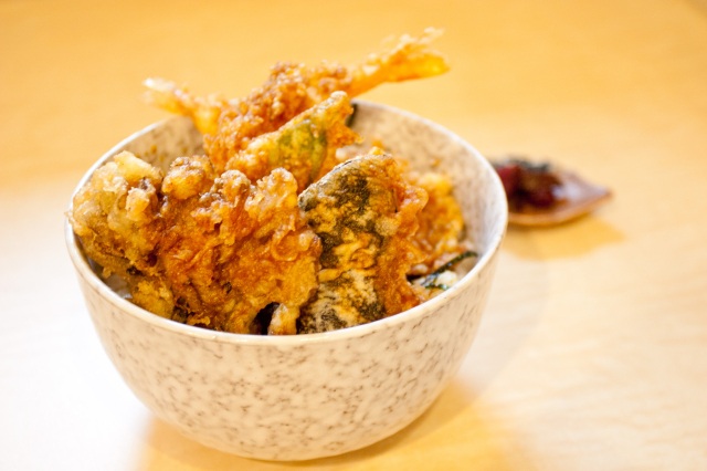 ＪＲ青森駅前、「あぶり天丼　天じゅん」