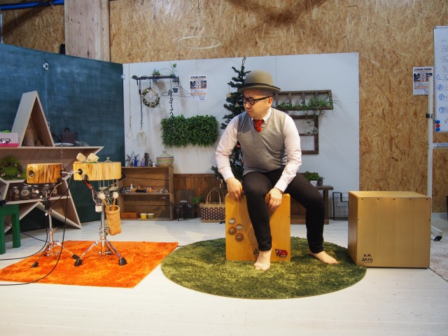 世界初！青森ヒバで作った打楽器「カホン」