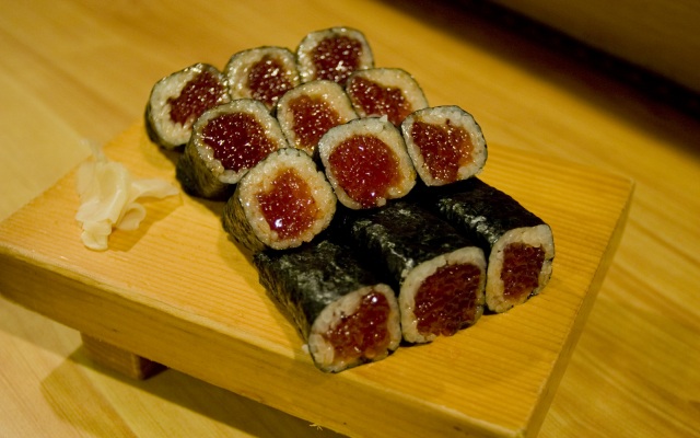 青森市で｢すじこ｣を食べる！その2～三九鮨の筋子巻