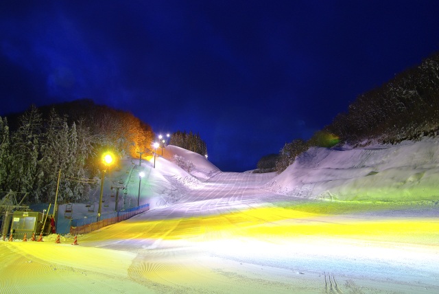 青森県南地方で、”ナイトボーダー”に人気の十和田湖温泉スキー場