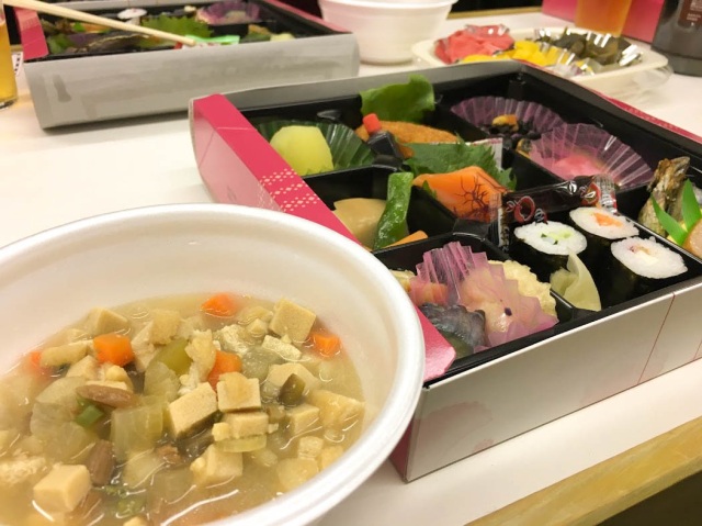 津軽のソウルフード「けの汁」を、列車に乗って楽しもう！～弘南鉄道「けの汁列車」～