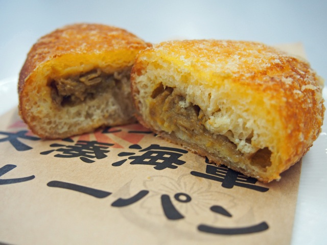ヘッド（牛脂）100％で揚げる「大湊海軍カレーパン」登場！