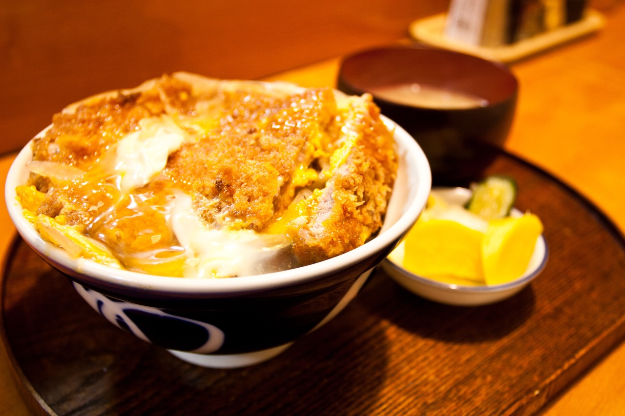 八戸で、カツに負けました「三ツ星食堂」