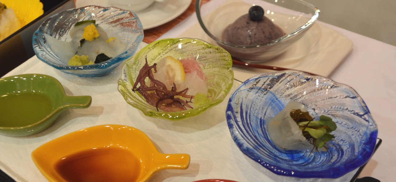 新OMOTENASHIご当地グルメ「東通天然ヒラメ刺身重」 デビュー!!