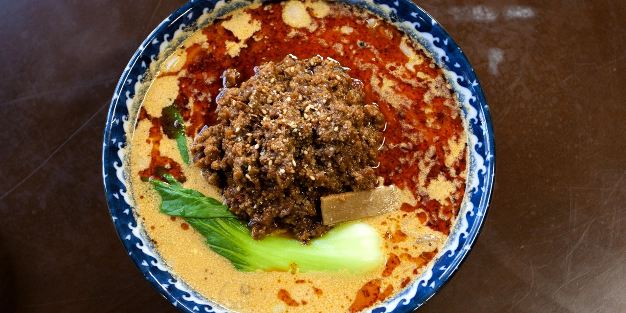 津軽百年食堂の｢神武食堂｣(つがる市)といえば担々麺が有名ですが…。