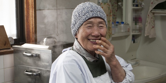 ９０歳でもまだまだ現役！元気に笹餅を作り続ける桑田ミサオさんの著書「おかげさまで、注文の多い笹餅屋です」は本日発売！