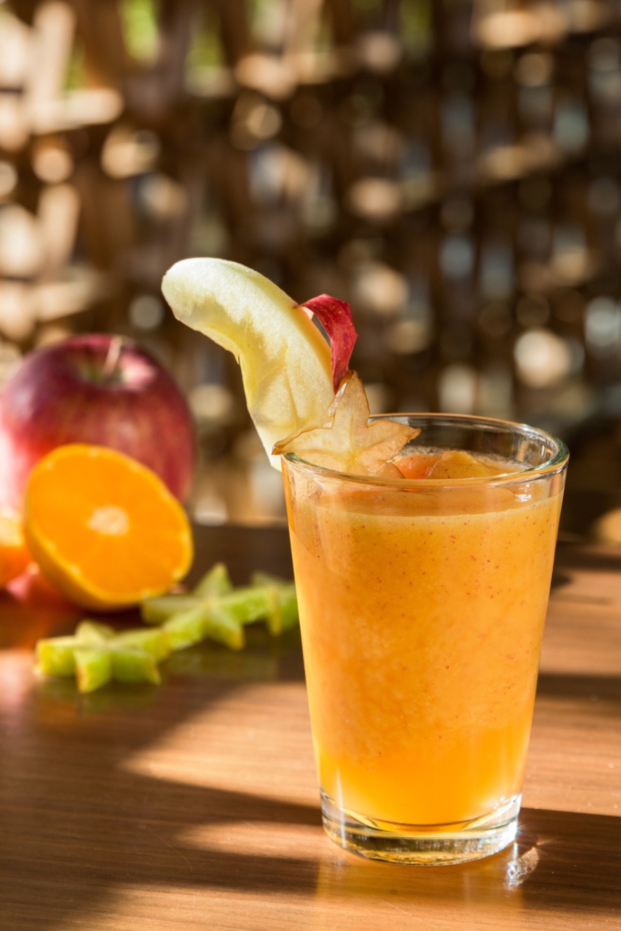 百年林檎をスムージーで 南青山・INTERSECT BY LEXUS