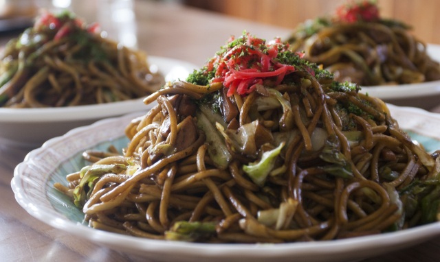 私事ですが、今日は青森市での最後の午餐。悩みに悩んで選んだのは小鹿のやきそばです！