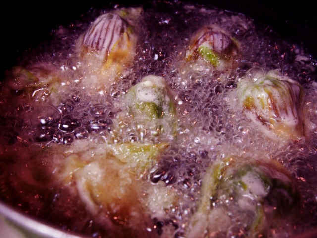 季節を告げる食材シリーズ！第一弾は「ふきのとうの蕾」！