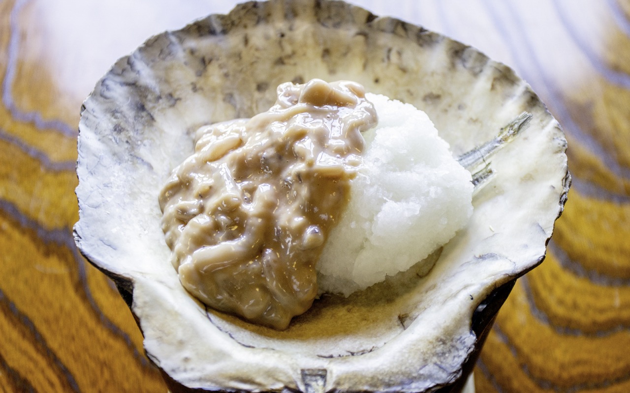 ご飯もお酒も楽しめる、むつ市・武田屋の塩辛貝焼き（かやき）