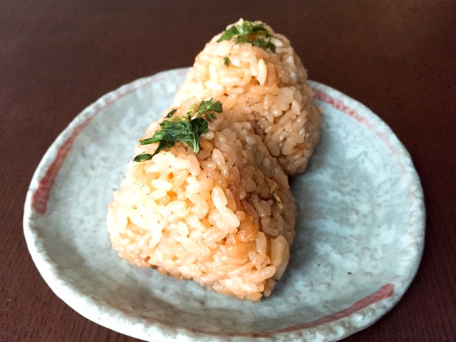 トゲクリガニとホタテ入ってます！おむすび百千・「まるごと青森海鮮おむすび」