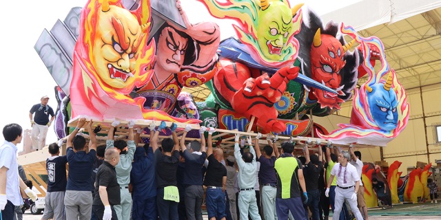 青森ねぶた祭直前！ねぶたの台上げに密着！