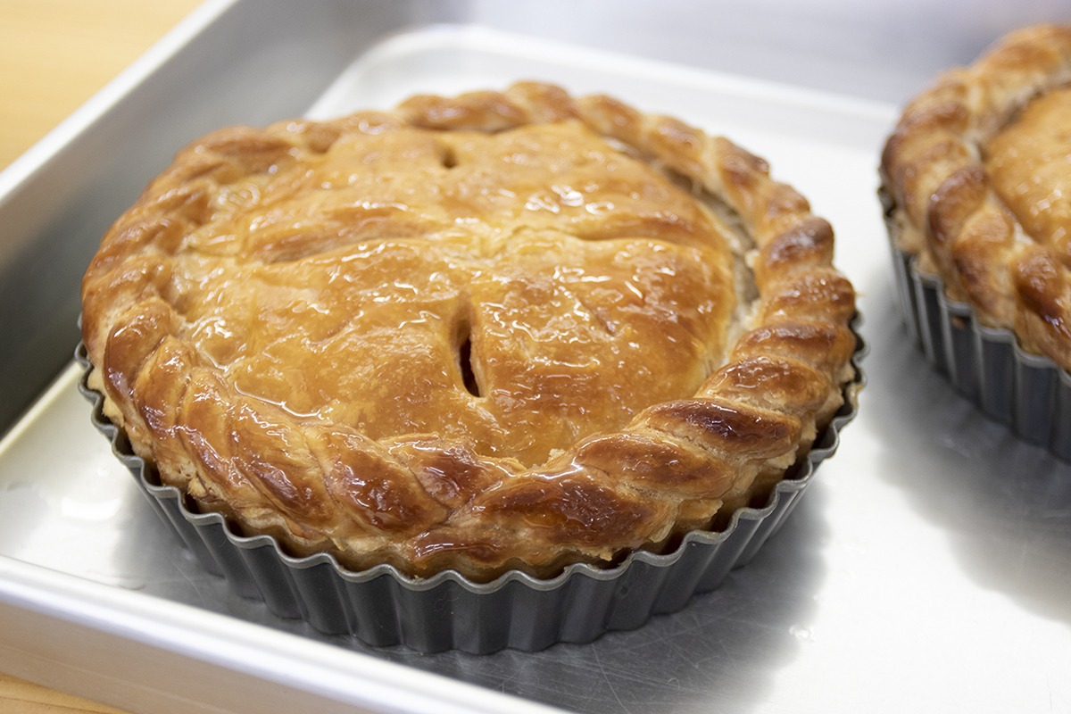 作り手の愛情が伝わる「百年紅玉アップルパイ」（あおもり味蕾屋）