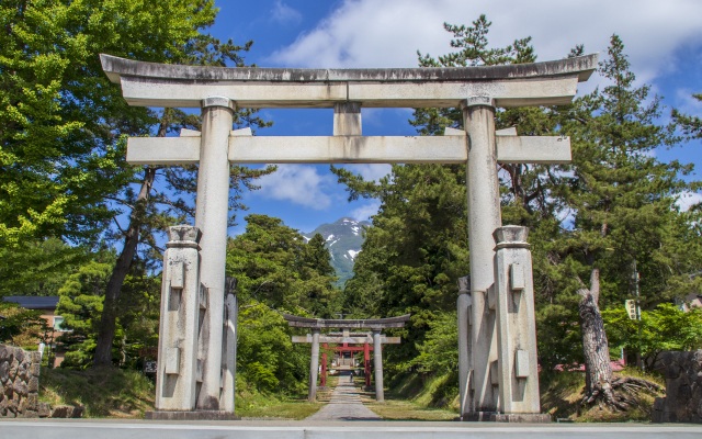 【あなたはどの方角がお好き？】見る方向で姿を変える岩木山