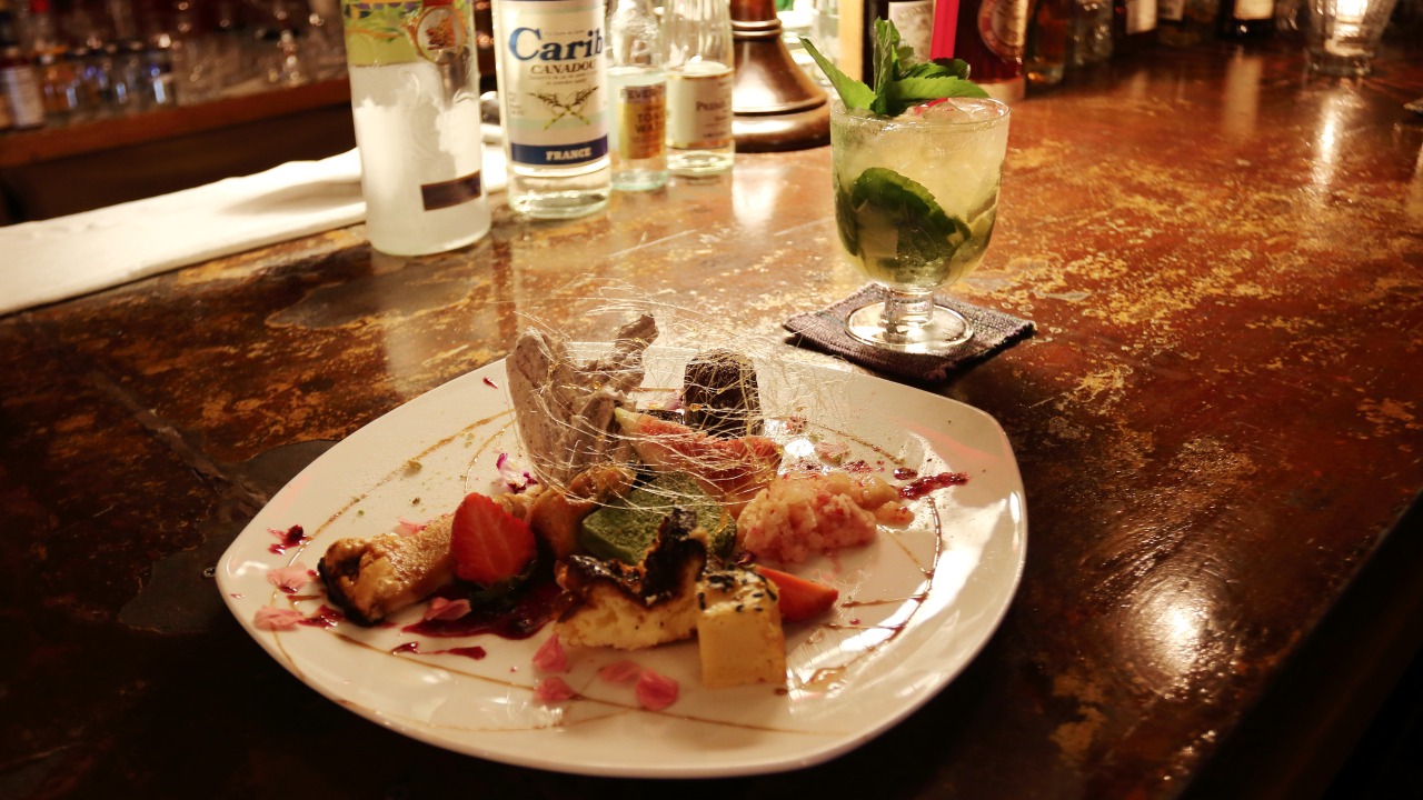 【本当は教えたくない】青森・路地裏バーの豪華絢爛スイーツ