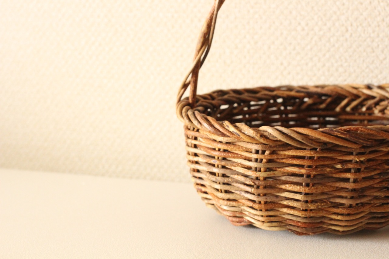 【あけび蔓細工】自然の温もりと職人の丹念さが編み込まれた、津軽の伝統工芸品