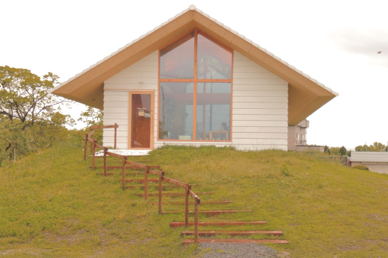 【SHIZUKU CAFE】オフの時間を愉しみたい、りんご畑に芽吹いた美しきカフェ