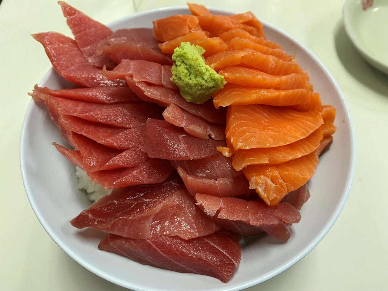 鶴と亀で運気も上がる！？青森の大盛りな合盛り丼