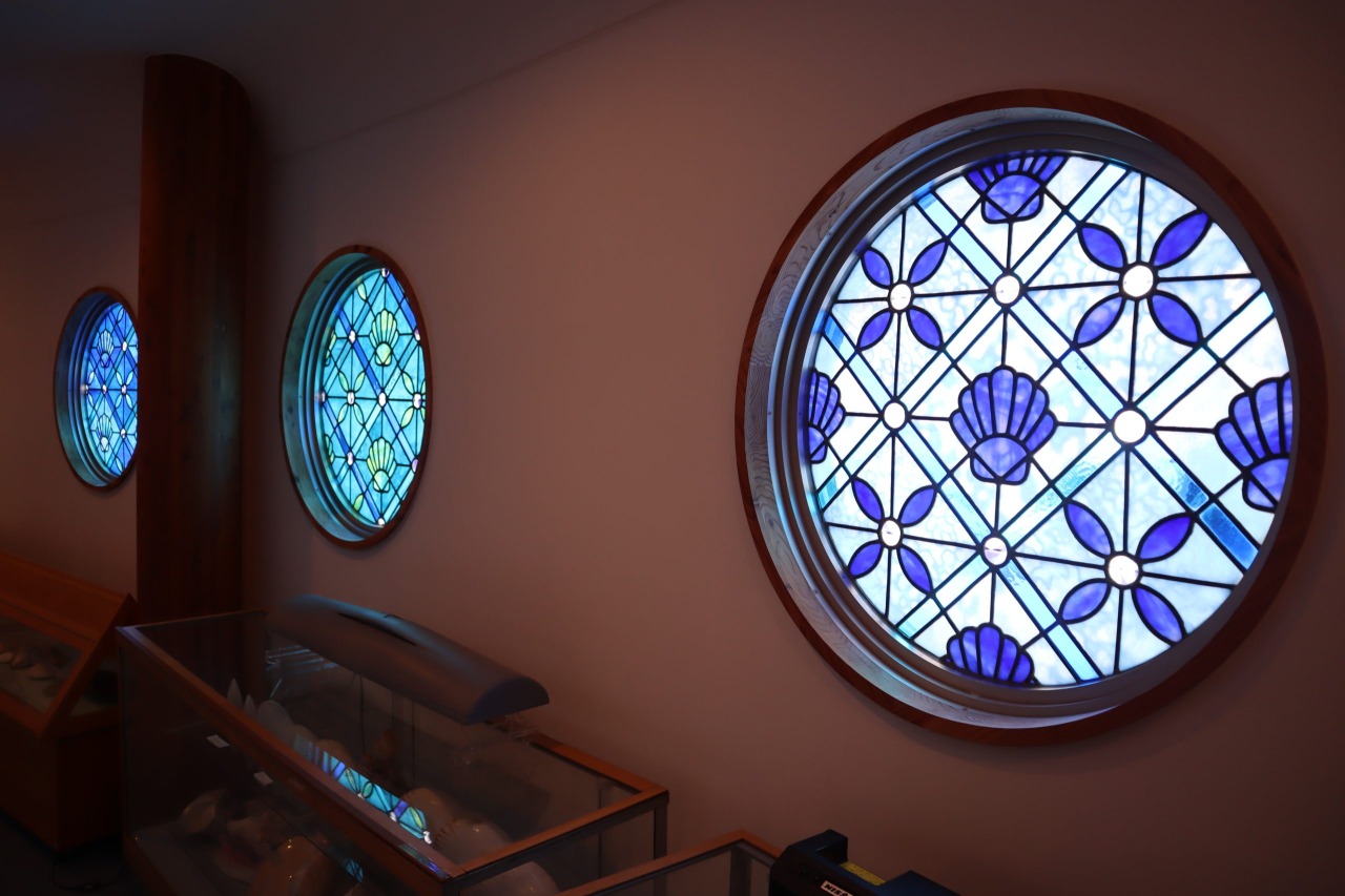 あら、こんなところにも！密やかな光と影〜青森県内知られざるステンドグラスの魅力