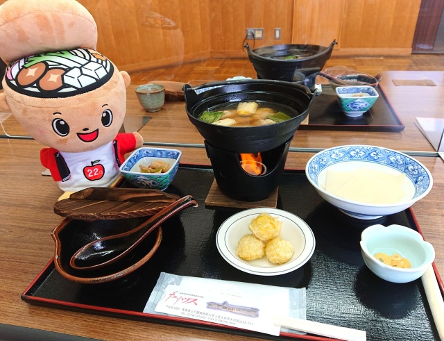 メインは太ネギと菊！冬の南部町でしか食べられない絶品ユニーク鍋