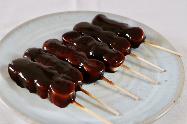 店舗を持たない餅屋「北川商店」の串だんご