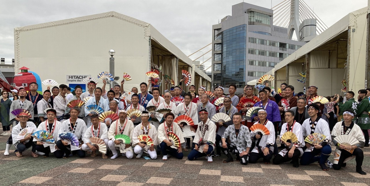 ねぶたの熱狂を操る指揮者「扇子持ち」