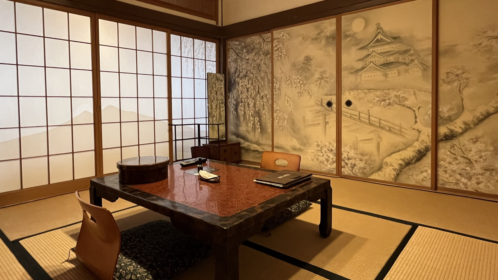 太宰治コンセプトルームで作品の世界観に浸るひとときを【大鰐町 ヤマニ仙遊館】