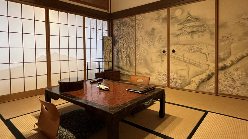 太宰治コンセプトルームで作品の世界観に浸るひとときを【大鰐町 ヤマニ仙遊館】